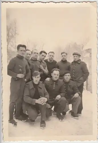 (F9941) Orig. Foto Männer, Gruppenbild im Freien, Winter vor 1945