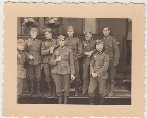 (F9937) Orig. Foto deutsche Soldaten vor Eisenbahnwagen, Gruppenbild Bahnhof 193