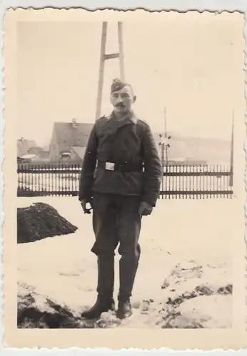 (F9899) Orig. Foto deutscher Soldat Joseph Stampl aus Deggendorf im Freien, Wint