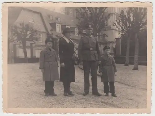 (F9894) Orig. Foto deutscher Soldat mit Frau und Kindern Dieter u. Horst 1930/40