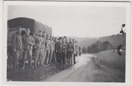 (F9880) Orig. Foto deutsche Soldaten unterwegs mit Lkw, 1940er
