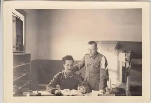 (F9869) Orig. Foto deutsche Soldaten, Mannschaftsunterkunft der Abt. VK 1940er