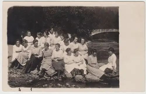 (F9863) Orig. Foto Frauen - Mädchen-Gruppe, Wanderung im Schwarzatal 1921