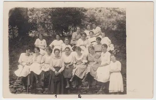 (F9862) Orig. Foto Frauen - Mädchen-Gruppe, Wanderung im Schwarzatal 1921
