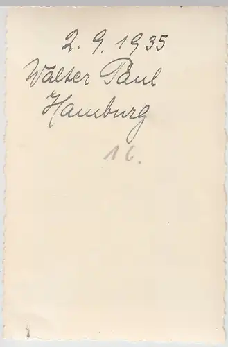 (F9836) Orig. Foto Hamburg, Herr Walter Paul füttert Tauben 1935