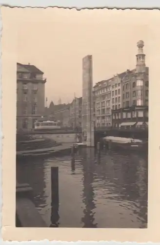 (F9831) Orig. Foto Hamburg, Dame füttert Tauben 1935