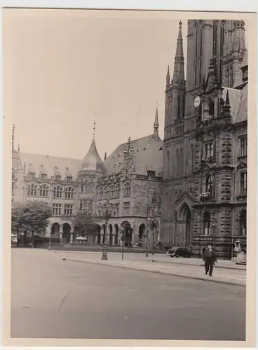 (F9806) Orig. Foto Wiesbaden, Marktpartie mit Töchterschule u. Kirche 1930er