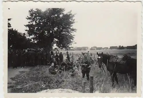(F973) Orig. Foto Wehrmacht-Soldaten im Felde a.d.Weg n. Frankreich 1940