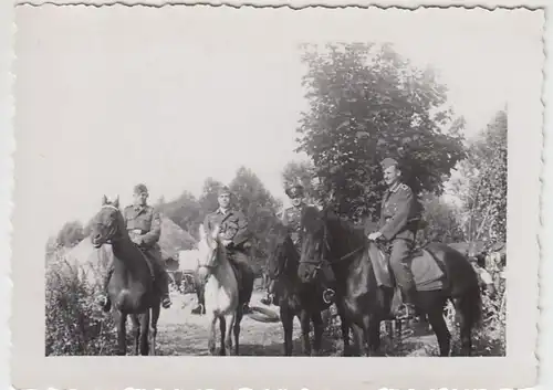 (F972) Orig. Foto Wehrmacht-Soldaten auf Pferden, 1940er