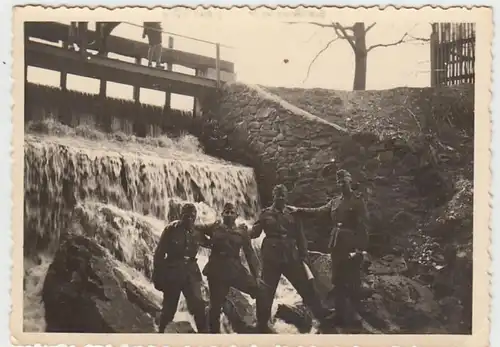 (F965) Orig. Foto Wehrmacht-Soldaten am Wehr, Russische Grenze 1940er