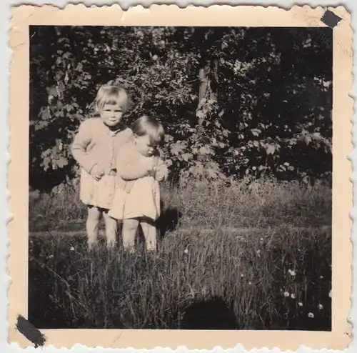 (F9611) Orig. Foto kleine Mädchen im Freien, 1956