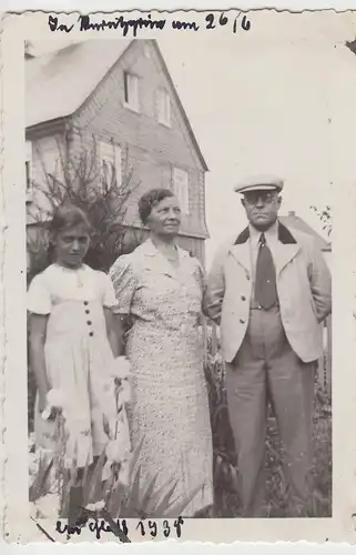 (F9594) Orig. Foto Personen vor einem Wohnhaus 1938