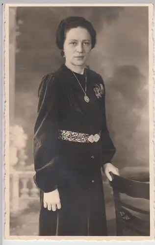 (F9542) Orig. Foto Porträt junge Frau, 1943