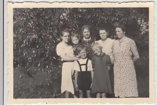 (F9517) Orig. Foto Frauen und Kinder, Gruppenbild im Freien 1942