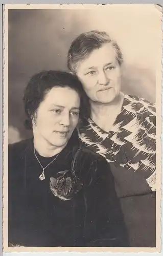 (F9496) Orig. Foto Porträt zwei Damen (Mutter, Tochter?) 1941