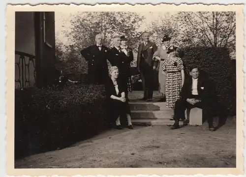 (F9482) Orig. Foto Leuna, Personen an Treppe vor Haus 1938