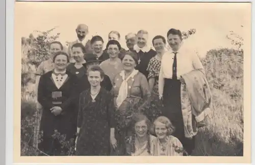 (F9474) Orig. Foto Personengruppe "Helferkreis" im Freien 1937