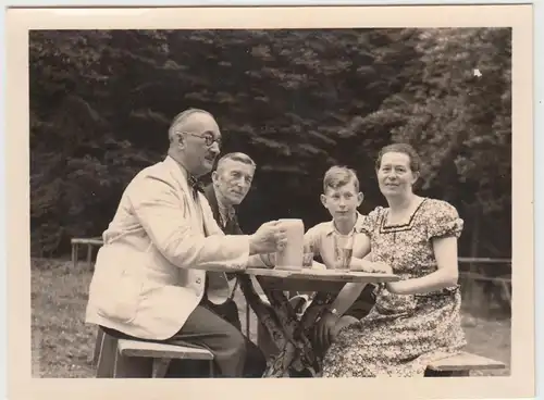 (F9471) Orig. Foto Schmölztal im Frankenwald, Personen an einer Raststätte 1937