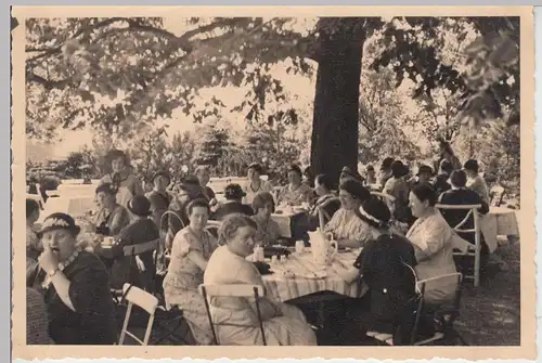 (F9465) Orig. Foto Personen im Gartenlokal, Biergarten 1934
