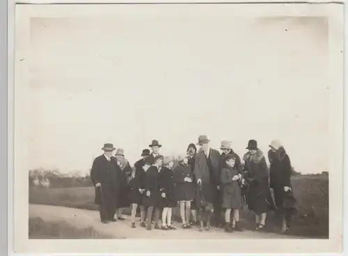 (F9459) Orig. Foto Taucha, Wandergruppe zw. Schönefeld u. Thekla 1930