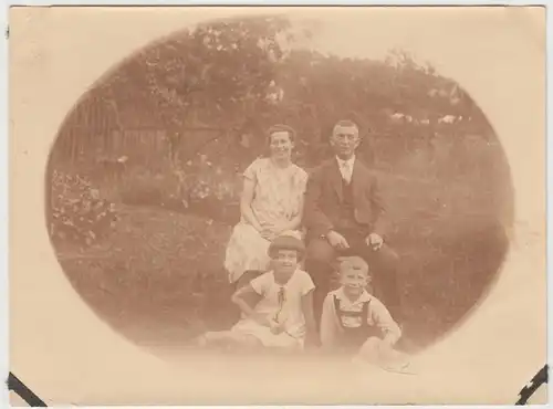 (F9436) Orig. Foto Personen im Garten, Freiberg 1928