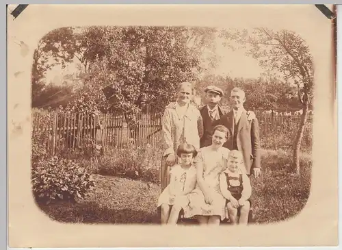 (F9435) Orig. Foto Personen im Garten, Freiberg 1928