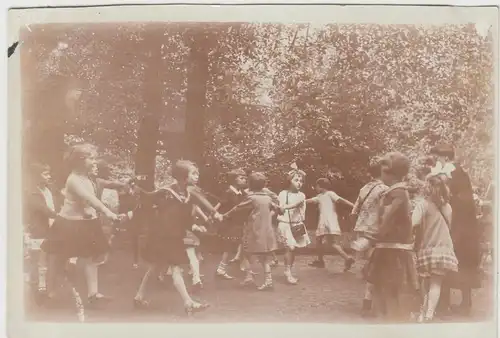 (F9427) Orig. Foto Mädchen spielen Ringelreigen, Rötha 1928