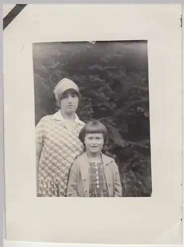 (F9421) Orig. Foto Frau mit Mädchen im Freien, Leutenberg i.Th. 1927