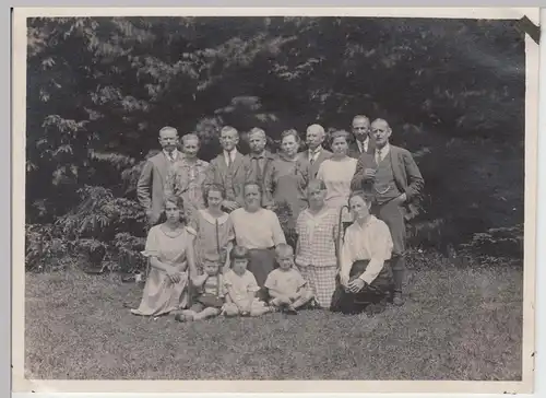 (F9405) Orig. Foto Personen am Waldrand in Haide bei Schwarzenberg 1925