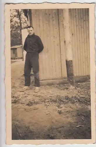 (F938) Orig. Foto Mann posiert an Gebäude, 1930er/40er