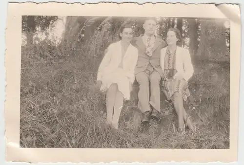 (F9378) Orig. Foto Personen im Freien, Spaziergang 1930er