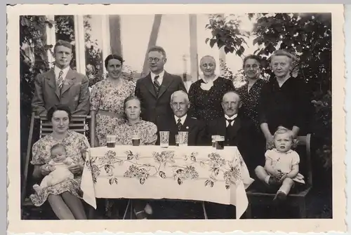 (F9353) Orig. Foto Personen am Tisch, 1930er