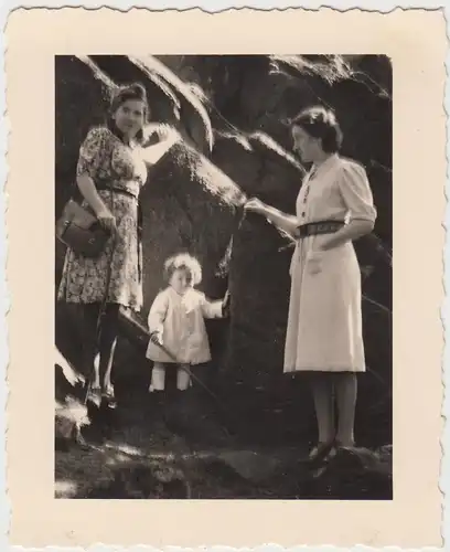 (F9352) Orig. Foto Wanderer am Felsen, 1930er