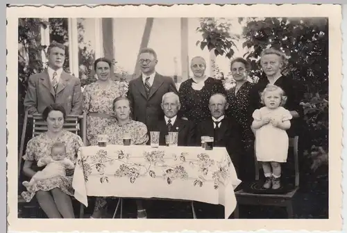 (F9347) Orig. Foto Personen am Tisch, 1930er