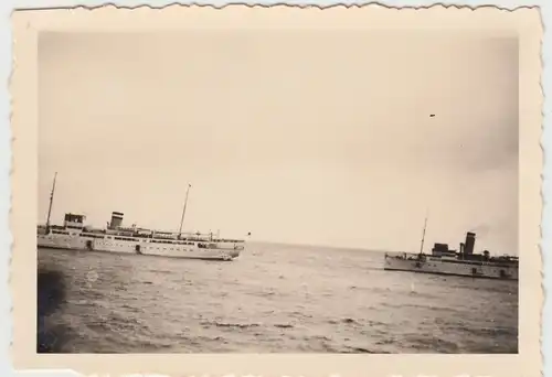 (F9263) Orig. Foto Helgoland, Schiffe auf dem Wasser 1937