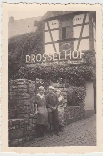 (F9249) Orig. Foto Rüdesheim, Personen vor dem Drosselhof 1936