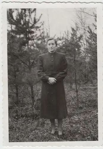 (F9199) Orig. Foto Frau im Freien, Wanderung bei Rethen (Vordorf) 1939