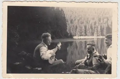 (F9168) Orig. Foto Herren mit Mandoline, Rast im Harz 1936