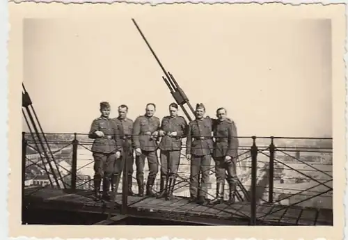 (F915) Orig. Foto Wehrmachtsoldaten auf Aussichtsplattform (Eiffelturm?), 1940er
