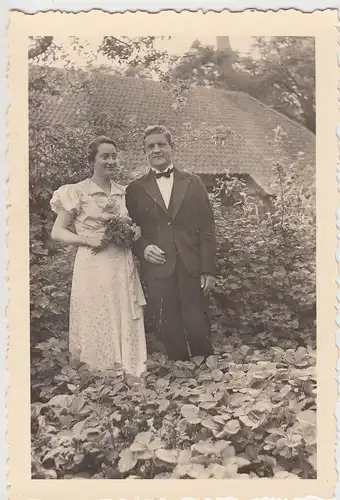 (F9142) Orig. Foto junges Paar im Freien, 1930/40er