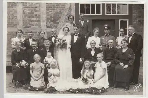 (F9129) Orig. Foto Hochzeit, Hochzeitsgesellschaft vor Gebäude, Braunschweig 1940