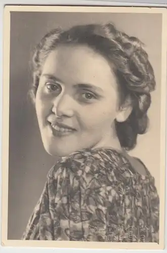 (F9114) Orig. Foto Porträt einer jungen Dame, München 1940er