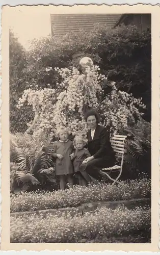 (F9098) Orig. Foto Frau mit Kindern im Park, 1930er