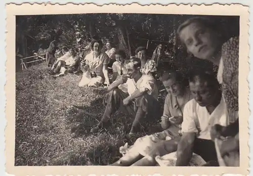 (F9054) Orig. Foto Oberstaufen, Personen machen Rast auf dem Kapf 1937