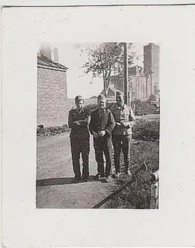 (F905) Orig. Foto Wehrmacht-Soldaten Erinnerungsfoto, 1940er