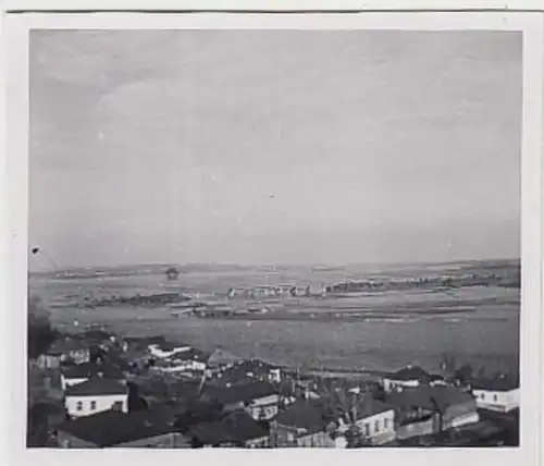 (F904) Orig. Foto Blick auf Ort mit großer Brücke, 1940er