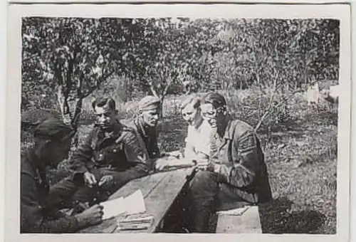 (F903) Orig. Foto Wehrmacht-Soldaten im Freien, 1940er