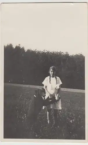 (F9029) Orig. Foto Mädchen mit großem Hund, 1920/30er