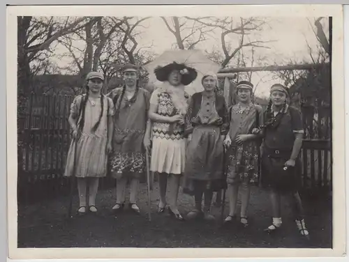 (F9028) Orig. Foto Mädchen u. junge Frauen verkleidet, 1920/30er