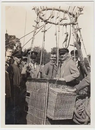 (F8999) Orig. Foto Ballonfahrer im Korb in Bitterfeld, viele Details, 1930er